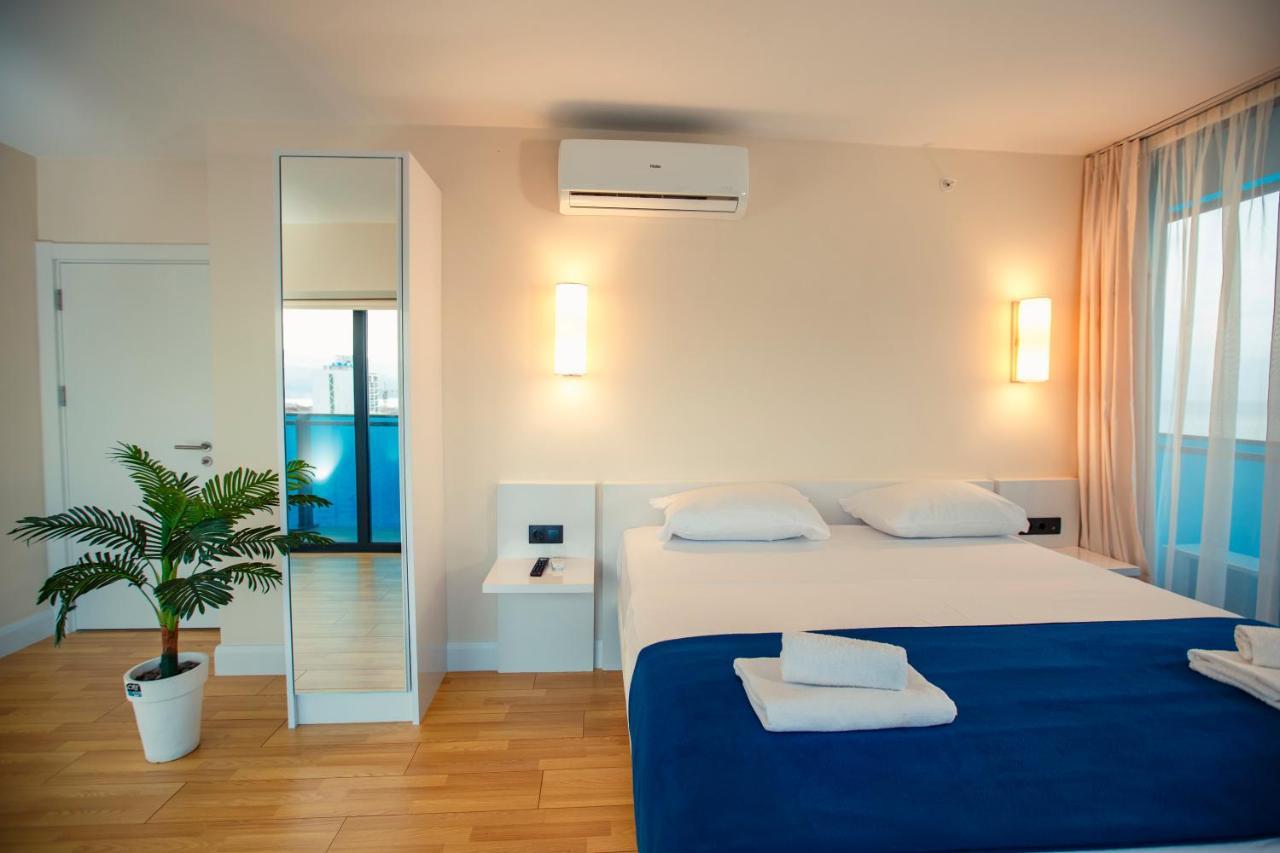 Panorama Orbi City Center Suite Sea View Batoemi Buitenkant foto