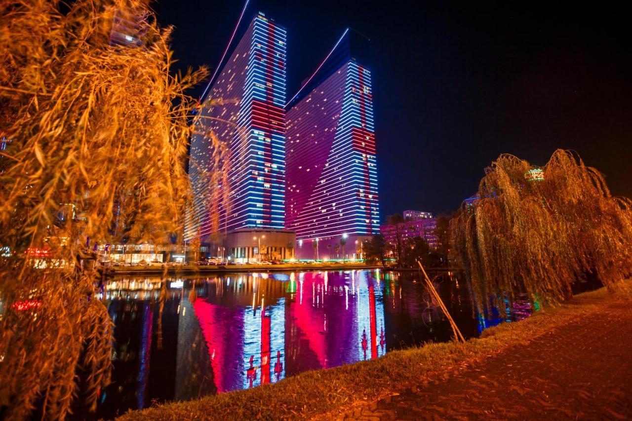 Panorama Orbi City Center Suite Sea View Batoemi Buitenkant foto