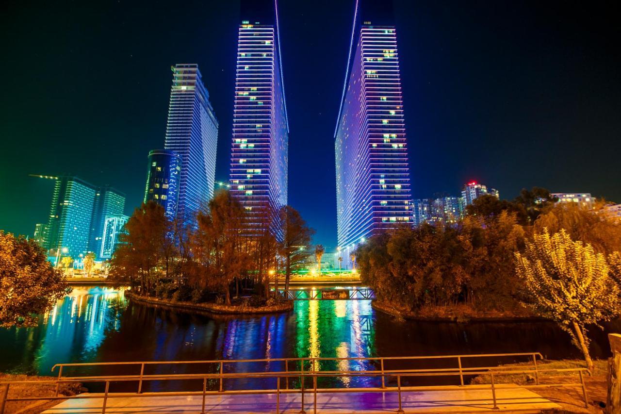 Panorama Orbi City Center Suite Sea View Batoemi Buitenkant foto