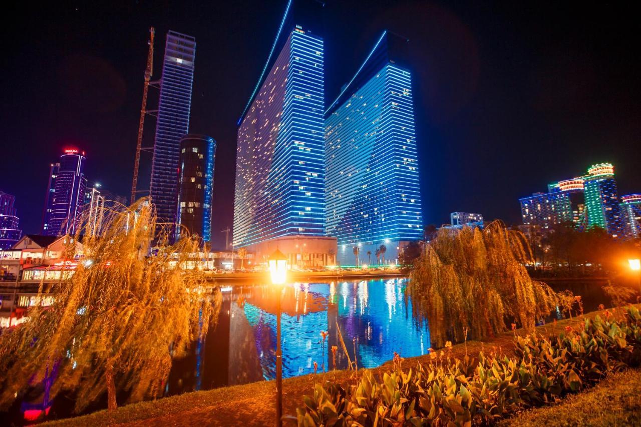 Panorama Orbi City Center Suite Sea View Batoemi Buitenkant foto