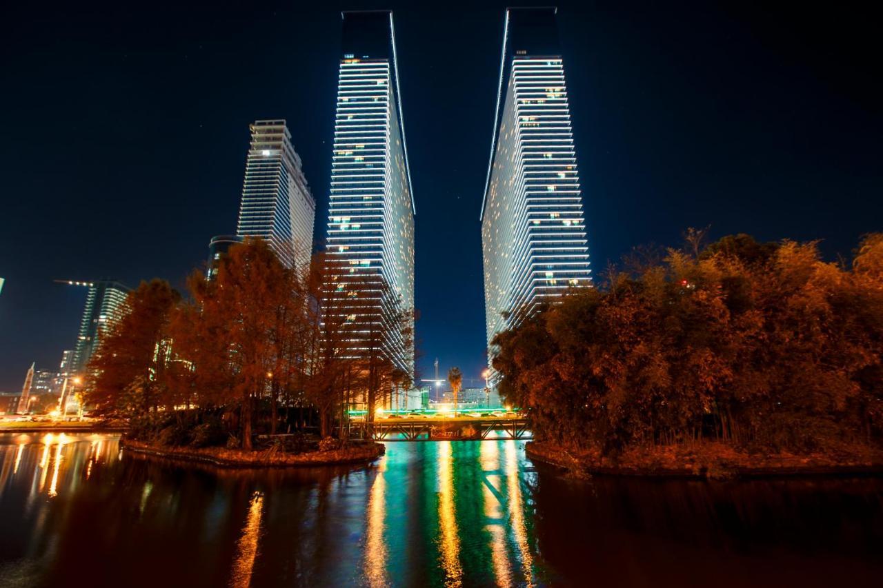 Panorama Orbi City Center Suite Sea View Batoemi Buitenkant foto