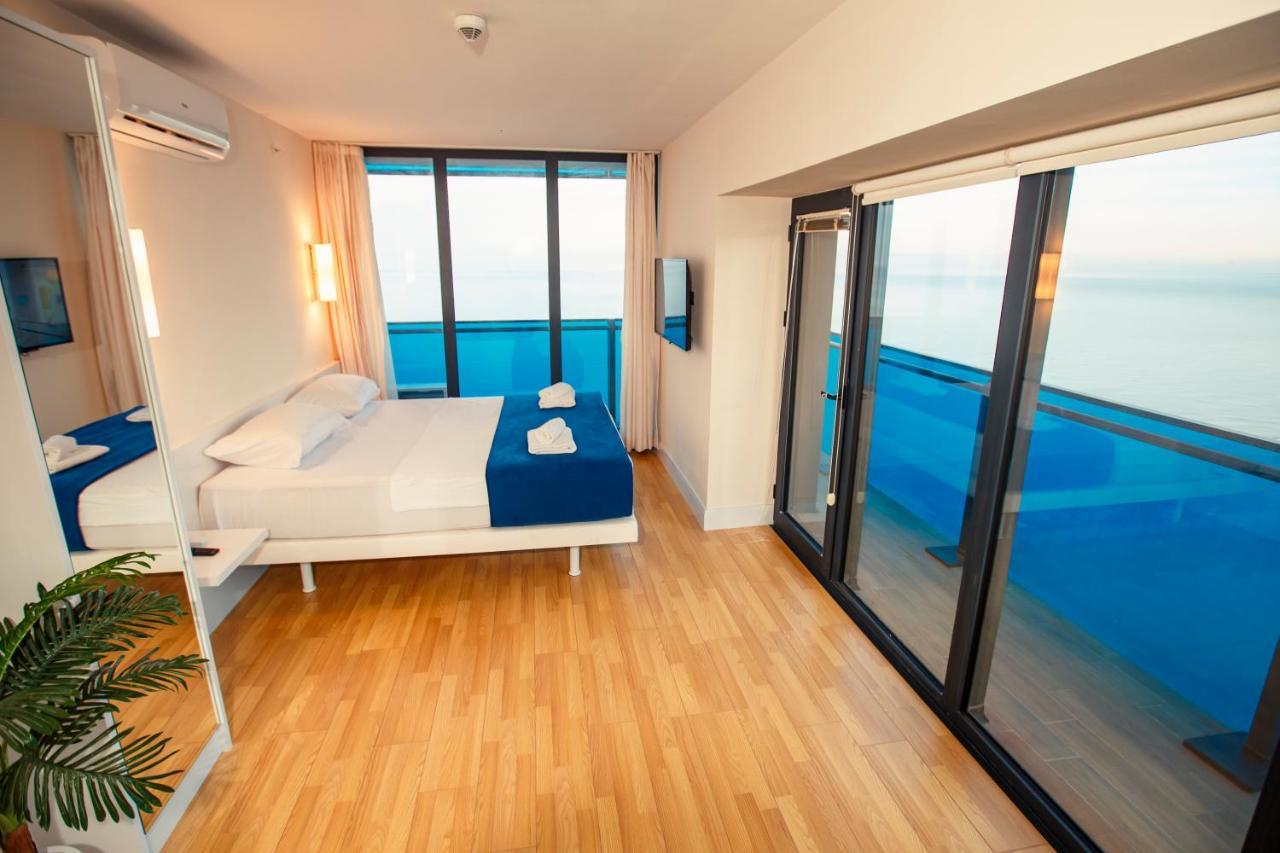 Panorama Orbi City Center Suite Sea View Batoemi Buitenkant foto