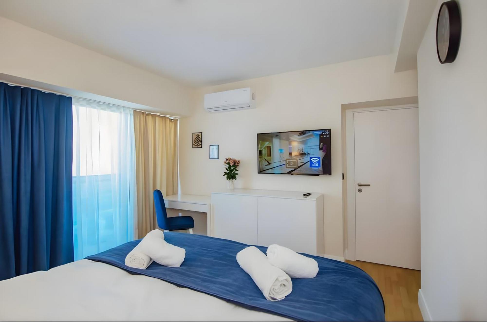 Panorama Orbi City Center Suite Sea View Batoemi Buitenkant foto