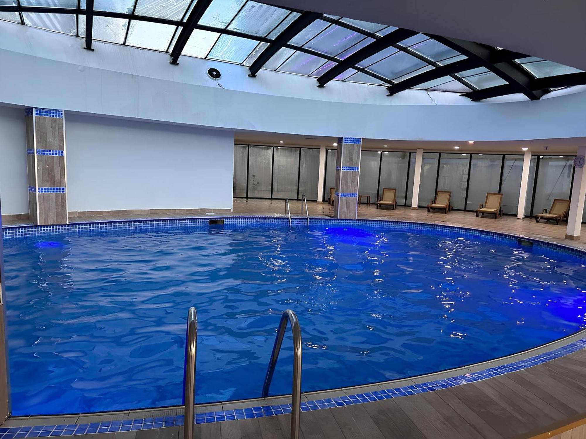 Panorama Orbi City Center Suite Sea View Batoemi Buitenkant foto